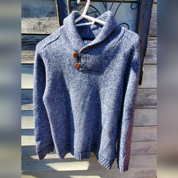 Lada Sweater - Picture 1 of 5